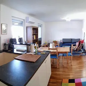 Apartament Family-friendly Flat With Balcony, Wiedeń